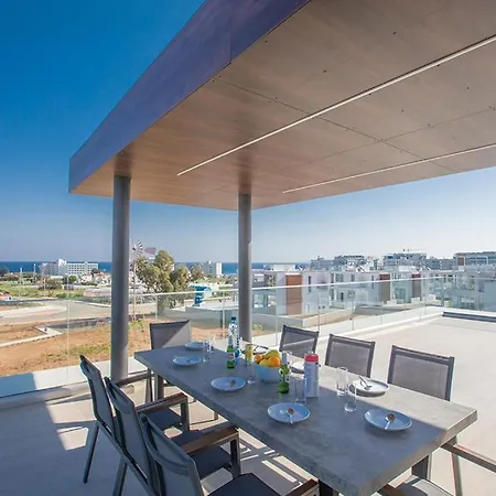 Famagusta Villa Sleeps 11 With Pool And Air Con *