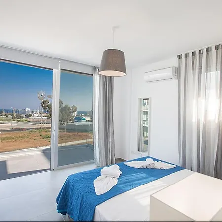 Famagusta Villa Sleeps 11 With Pool And Air Con Villa *