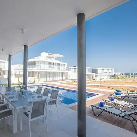 Villa Famagusta Villa Sleeps 11 With Pool And Air Con *