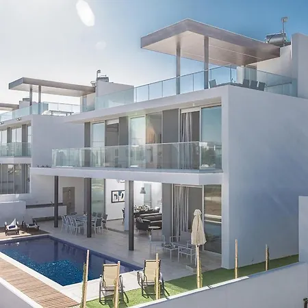 Famagusta Villa Sleeps 11 With Pool And Air Con Villa Famagusta (Northern Cyprus)