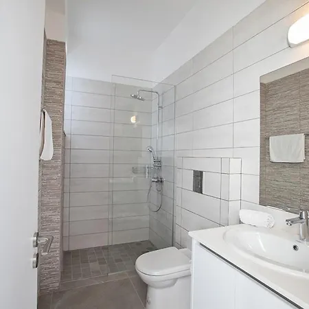 Famagusta Villa Sleeps 11 With Pool And Air Con * Famagusta (Northern Cyprus)