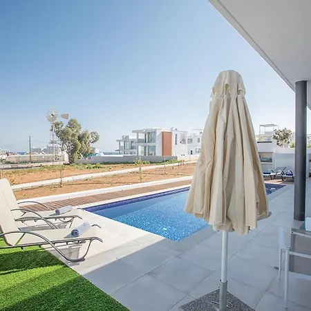 Villa Famagusta Villa Sleeps 11 With Pool And Air Con Famagusta (Northern Cyprus)