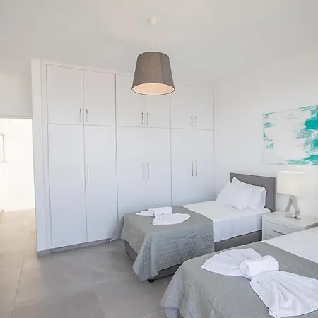 Villa Famagusta Villa Sleeps 11 With Pool And Air Con Famagusta (Northern Cyprus)
